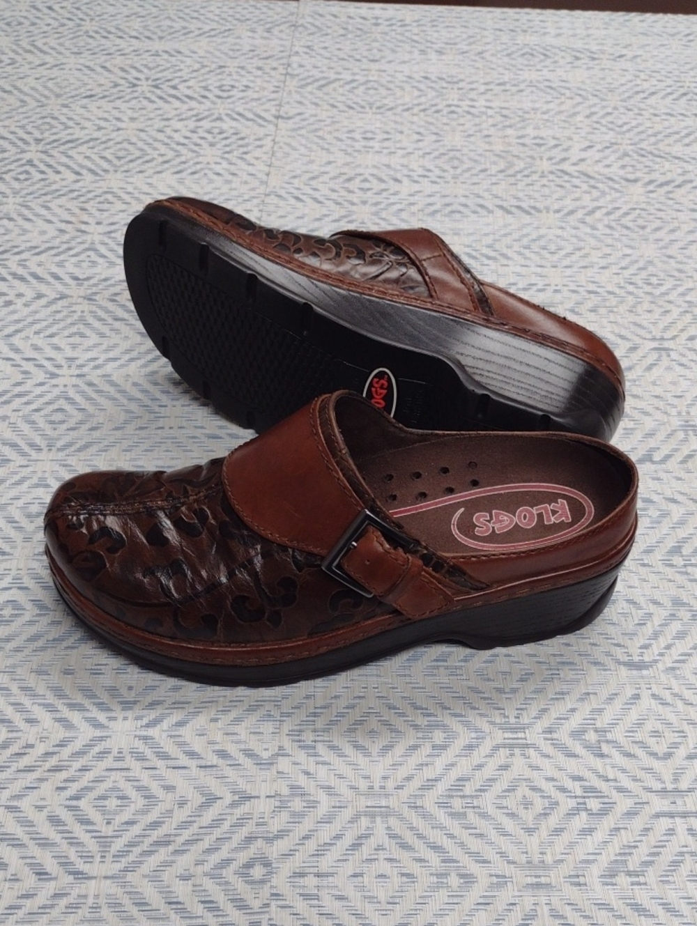 Klogs Women's Brown Floral-Perforated Slip-On Clog